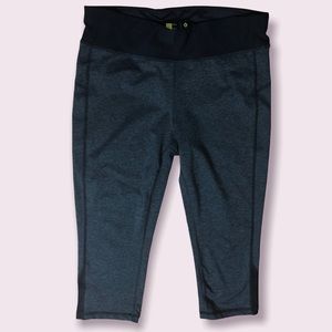 X xersion Gray‎ women’s crop leggings Sz L